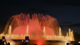 barcelona montjuic magic fountain show red color colour