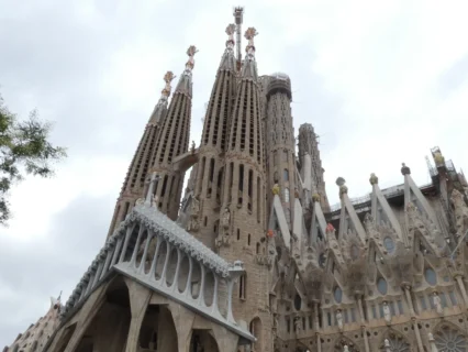 barcelona sagrada familia gaudi catalan modernism city capital close image view