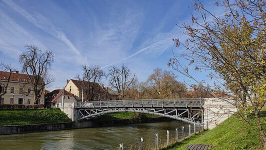 hradecky bridge ljubljana ljubljanica river bridge of dead slovenia iron